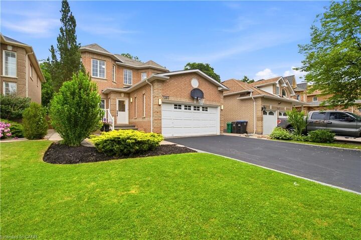 Property Photo: 7287 Waldorf Way ON L5N 7P7