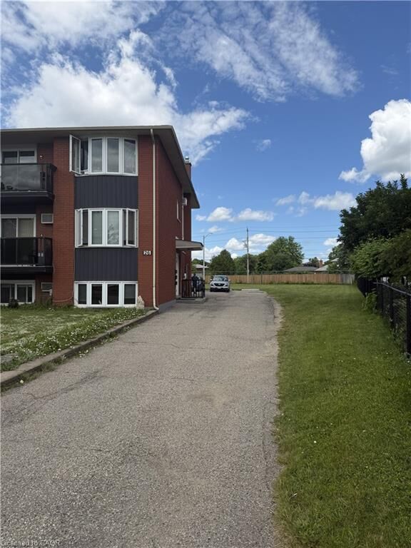 Property Photo: 26 Carnaby Crescent ON N2A 1M7
