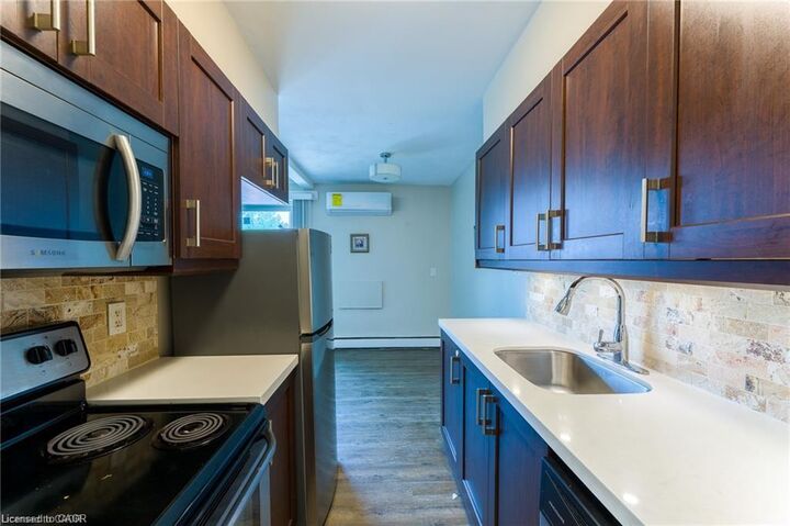 Property Photo:  326 Hunter Street E 402  ON L8N 1N6 