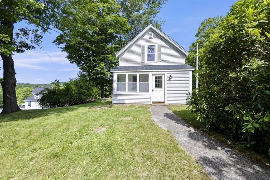 Property Photo:  73 Sargent St  MA 01611 