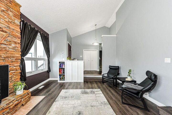 Property Photo:  6802 42A Avenue  AB T4V 3S4 