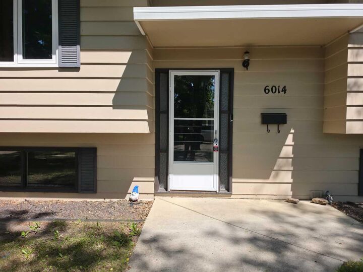Property Photo: 6014 44 Avenue AB T4V 0B2