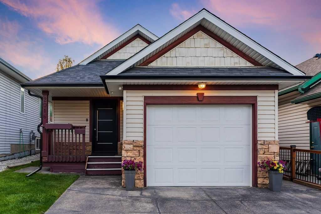 Property Photo: 2016 Country Hills Circle NW AB T3K 4Z2
