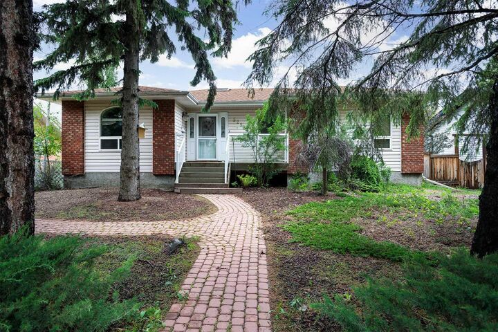 5212 43 Avenue — photo 1