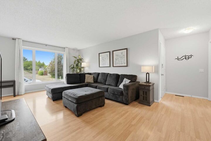 Property Photo:  32 Beddington Rise NE  AB T3K 1N2 