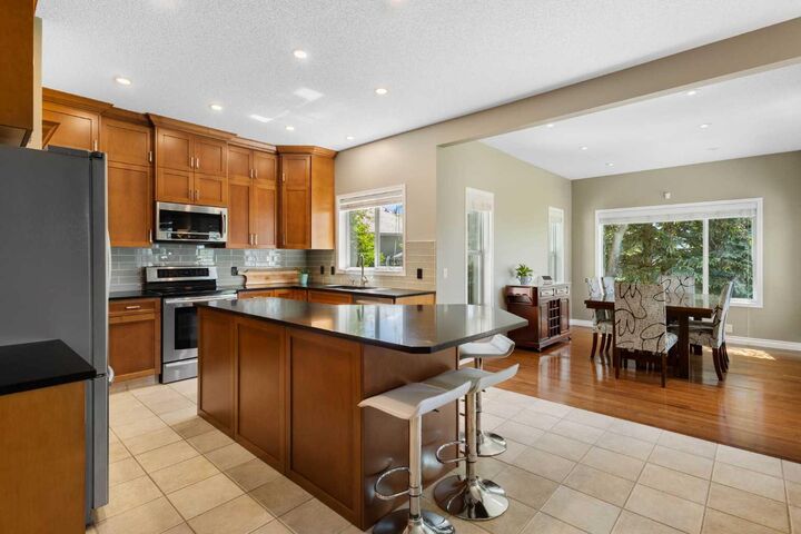 Property Photo: 226 Springbank Place SW AB T3H 3S4