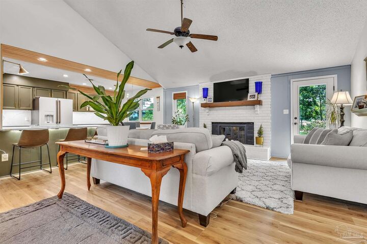 Property Photo:  616 Sawara Ct  FL 32506 