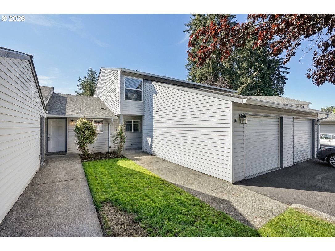 Property Photo:  5301 Plomondon St E18  WA 98661 