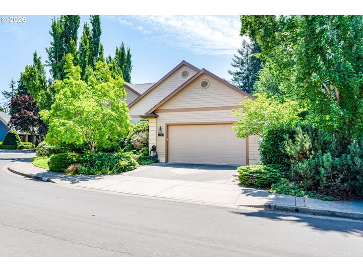 Property Photo: 1243 Delrose Dr OR 97477