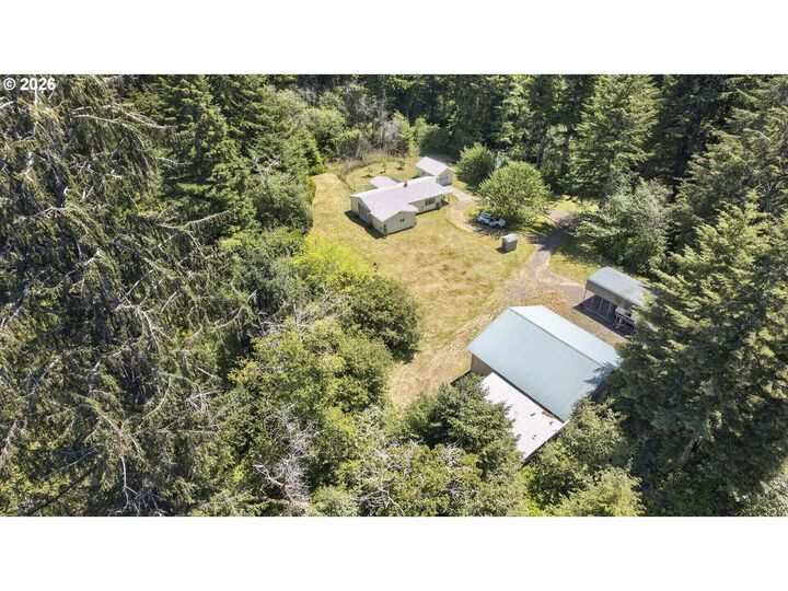 Property Photo: 84546 Grant Creek Rd OR 97493