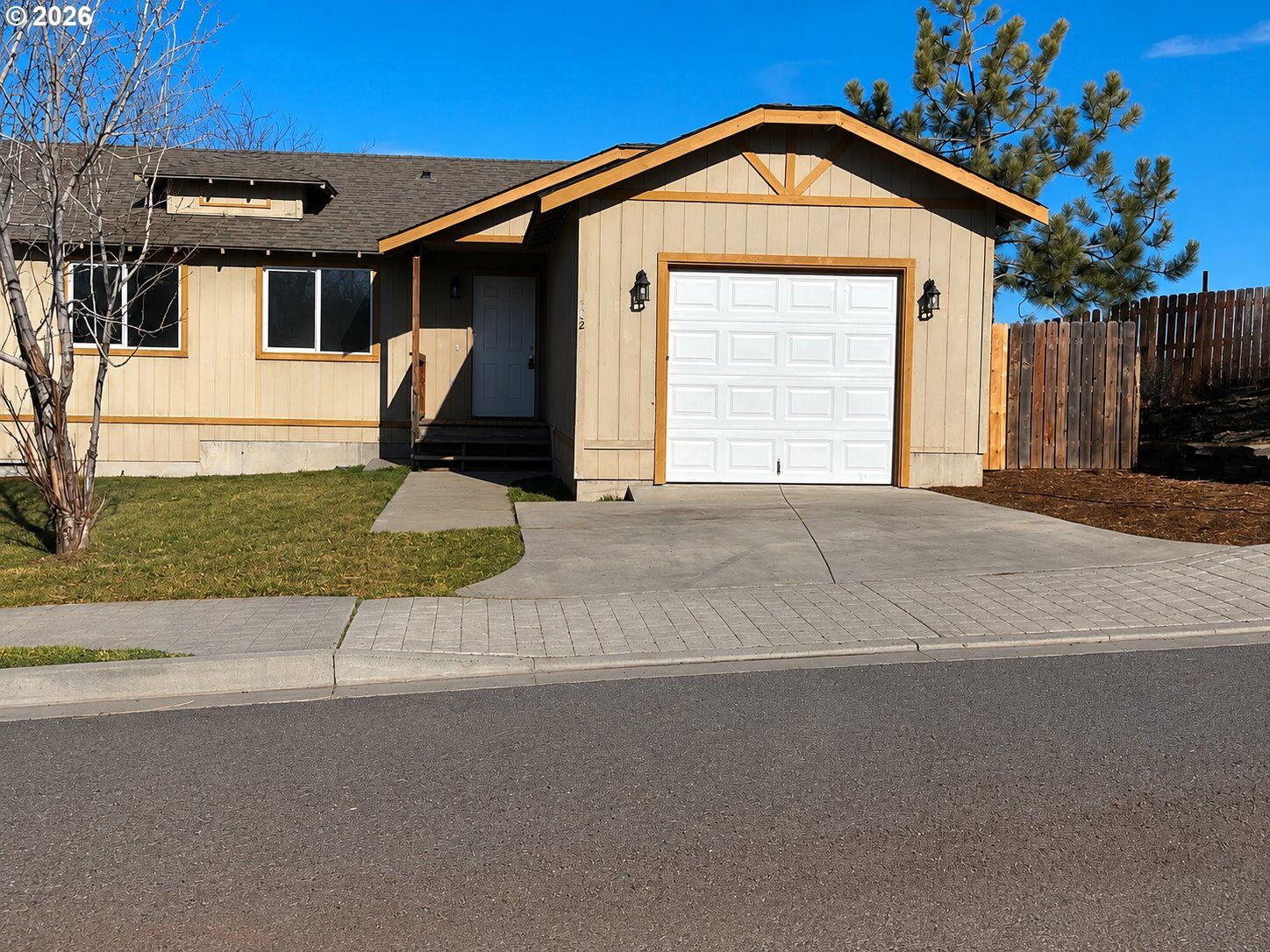 Property Photo:  402 SE Carmen Way  OR 97741 