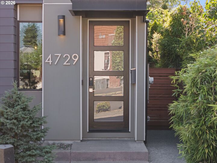 Property Photo:  4729 N Congress Ave  OR 97217 