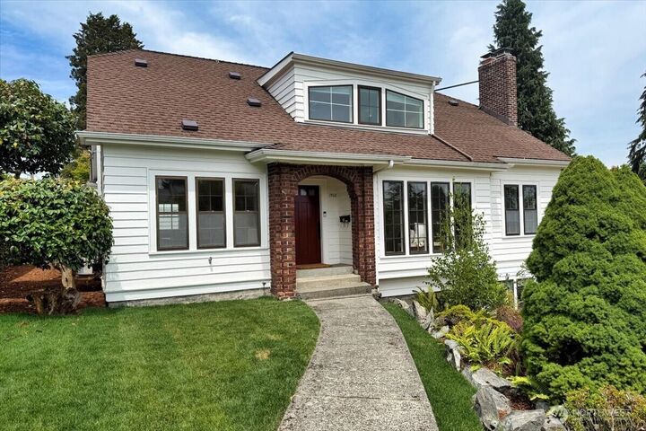 Property Photo:  1902 NE 73rd Street  WA 98115 