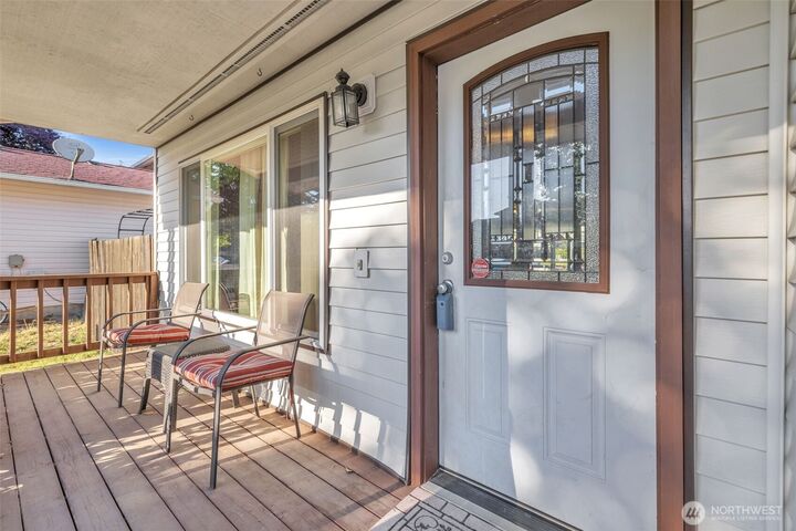 Property Photo:  460  Meadow Lane  WA 98532 
