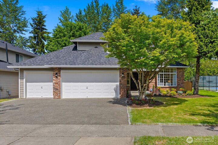 Property Photo:  625  191st Street SW  WA 98036 