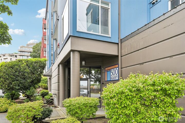 Property Photo:  500  Elliott Avenue W 405  WA 98119 