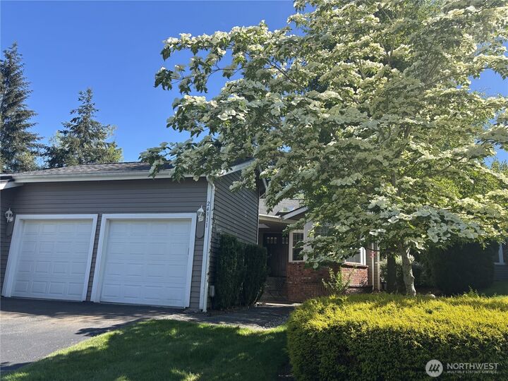 Property Photo:  24311 SE 41st Place 10  WA 98029 