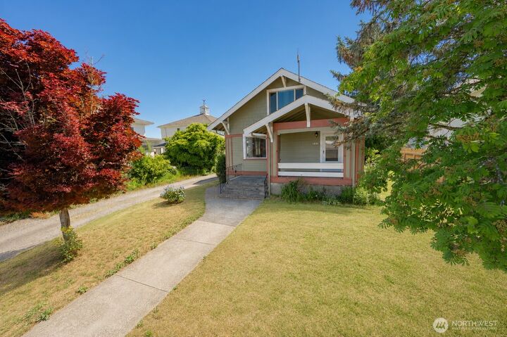 Property Photo:  932  Third Street  WA 98230 