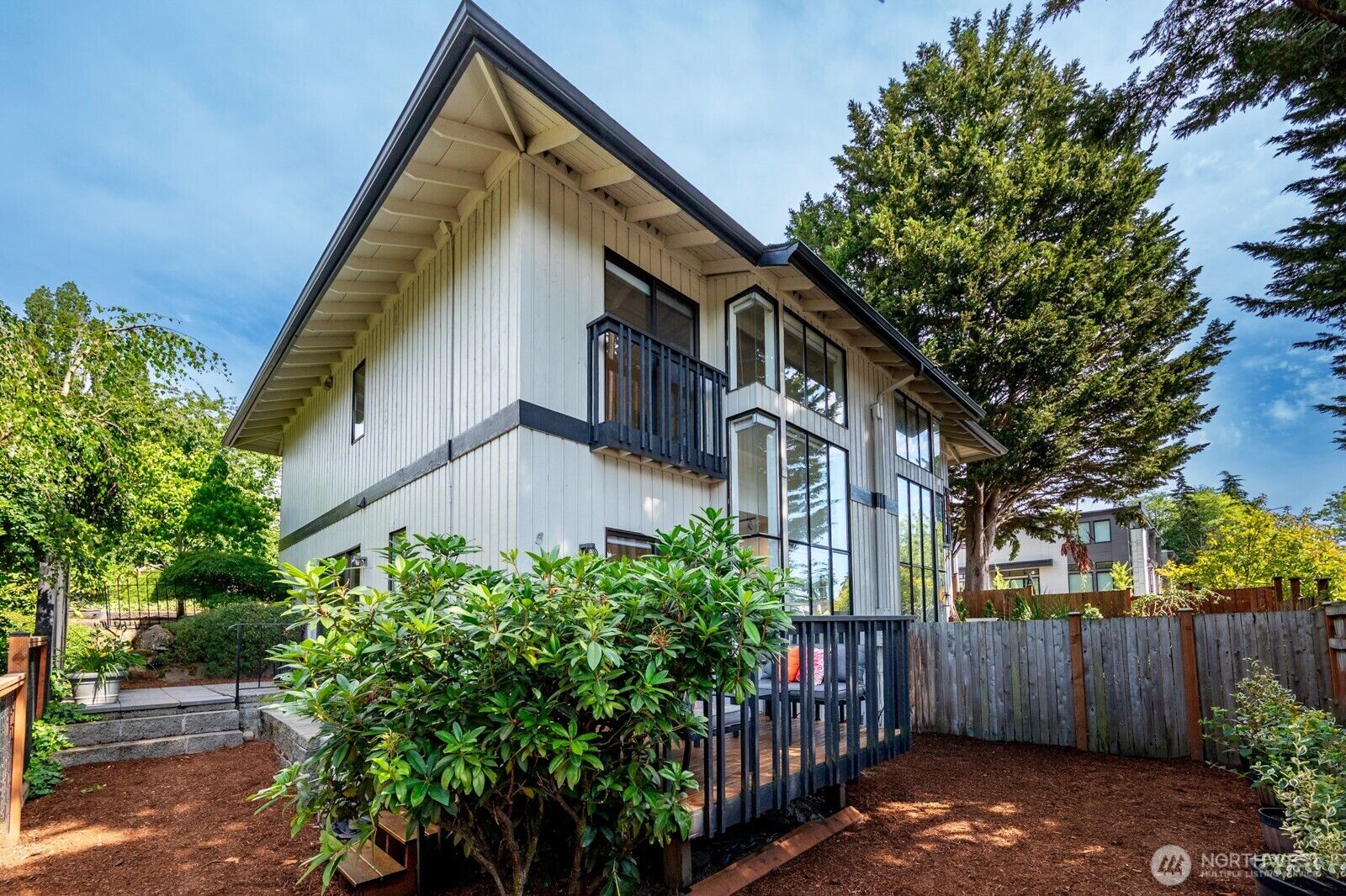 Property Photo:  10  18th Ave 10B  WA 98033 