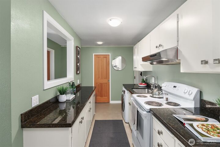 Property Photo:  932  100th Avenue NE 228  WA 98004 