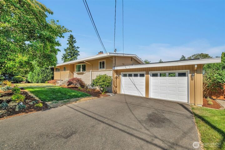 Property Photo:  19156  66th Place NE  WA 98028 