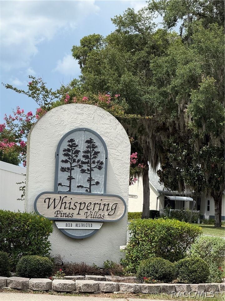 Property Photo: 517 Whispering Pines Boulevard FL 34453