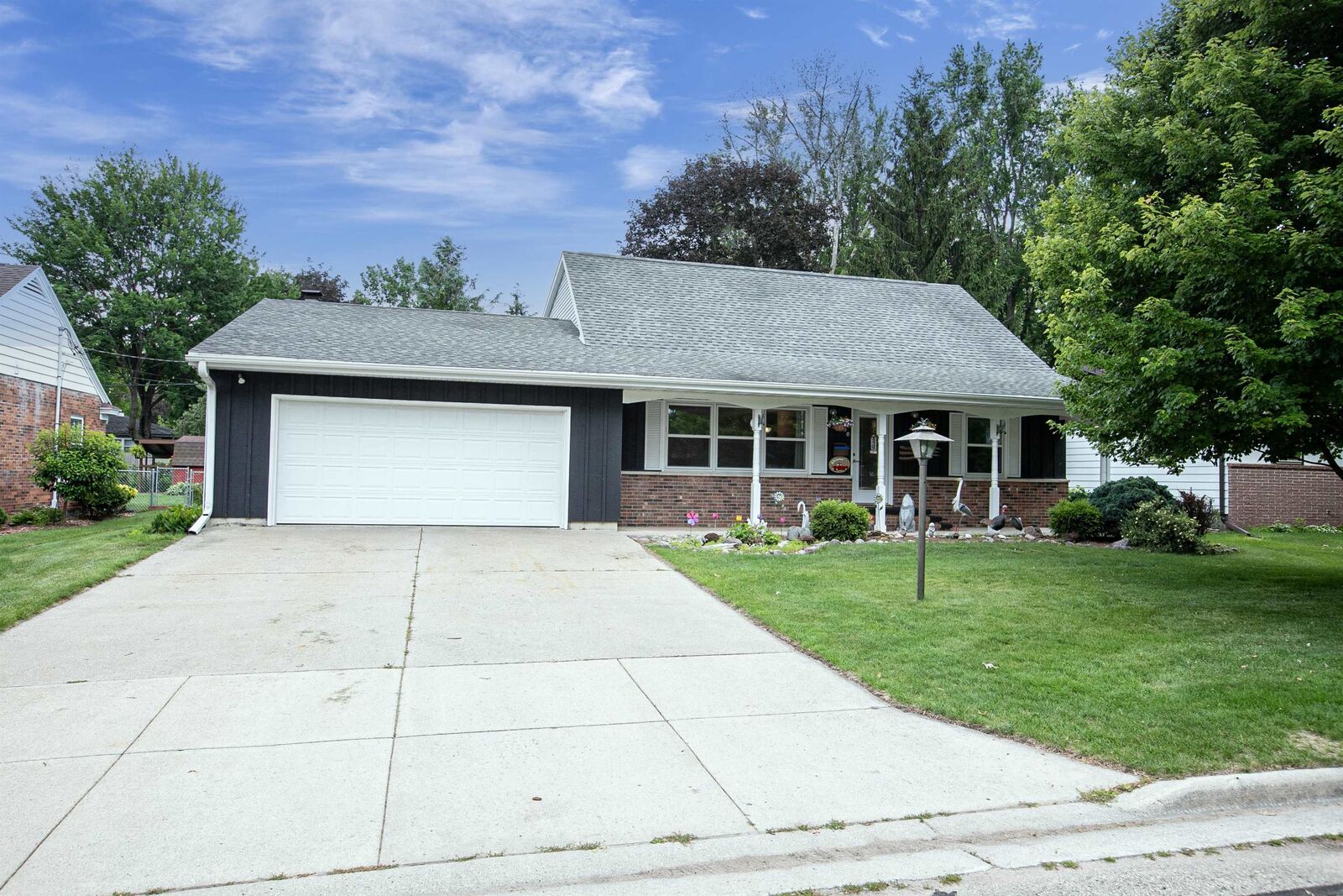 Property Photo:  430 Fairview Way  WI 54166 