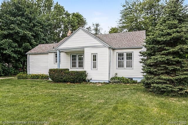 Property Photo:  11101 Gold Arbor Road  MI 48170 