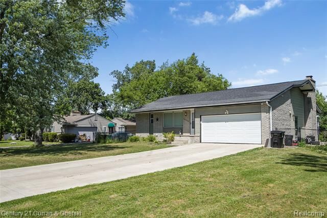 Property Photo:  28906 Lorikay Street  MI 48334 
