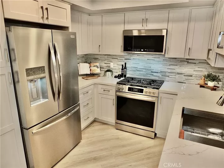 Property Photo:  2805 E 3rd Street 6  CA 90814 