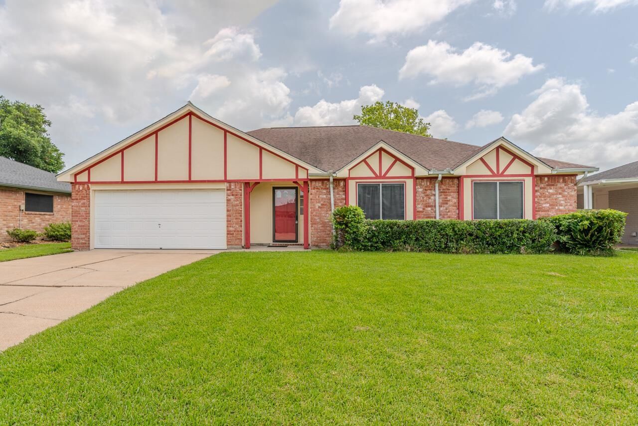 Property Photo:  615 S 3 1/2 St  TX 77627 