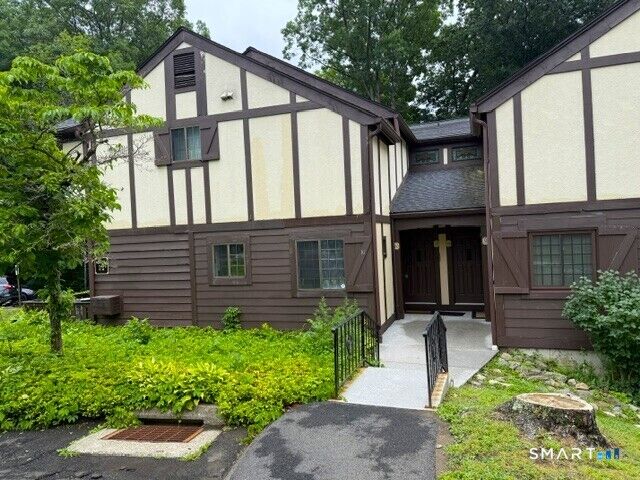 Property Photo:  10 Tara Drive 10  CT 06804 