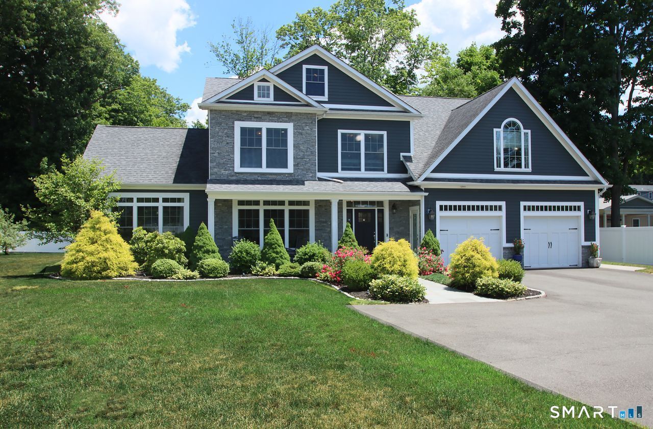 Property Photo:  2095 Whitney Avenue  CT 06473 