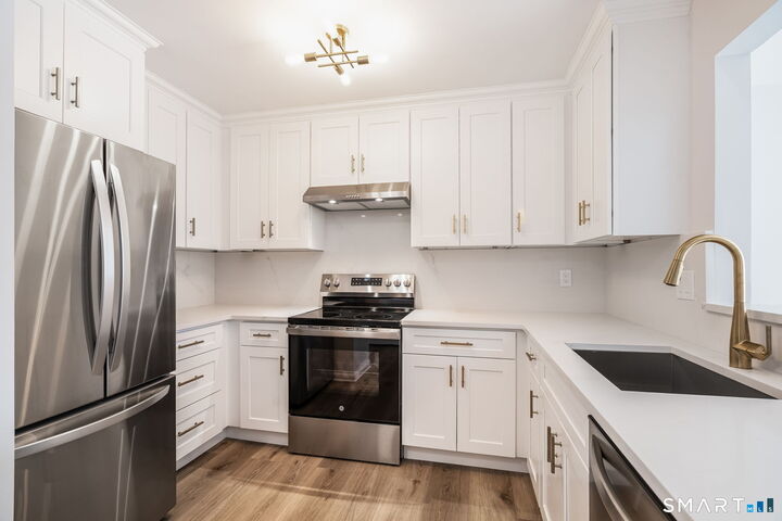 Property Photo:  8 Rose Lane 22-14  CT 06811 