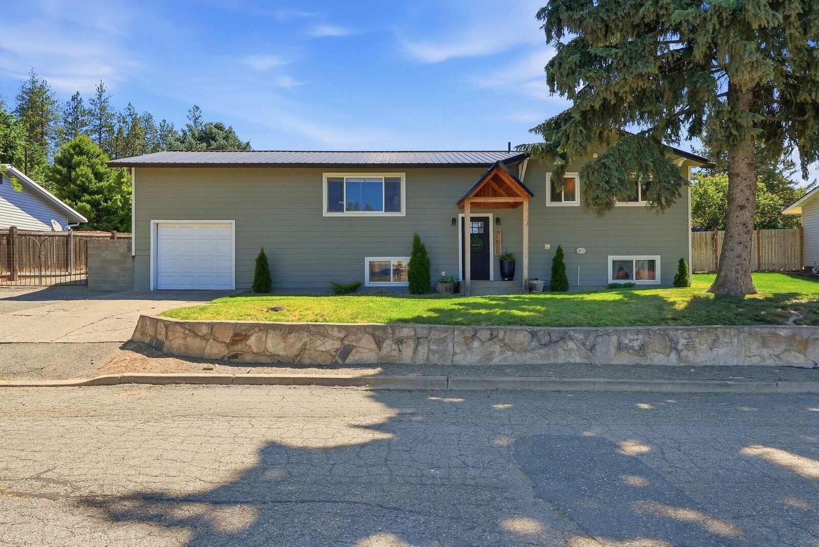 Property Photo:  741 S Chester St  WA 99114 