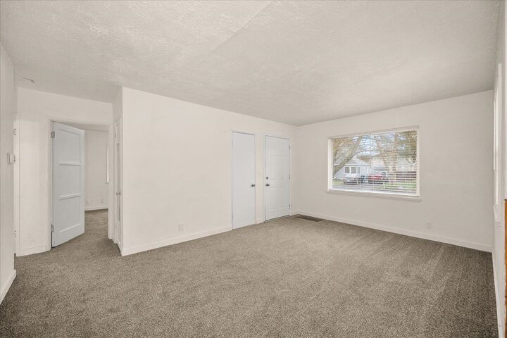 Property Photo:  10124 N Whittier St  WA 99218 