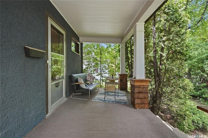 Property Photo: 606 Bedford Road SK S7L 0E8