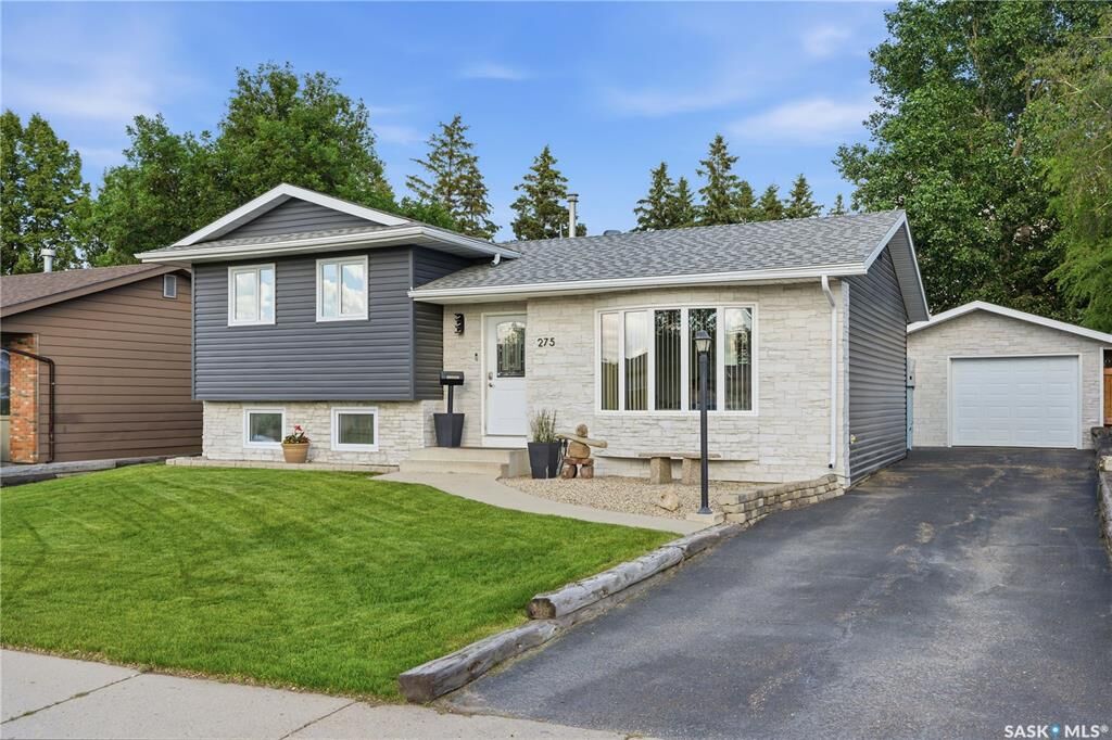 Property Photo:  275 Wrigley Crescent  SK S7M 4Y3 