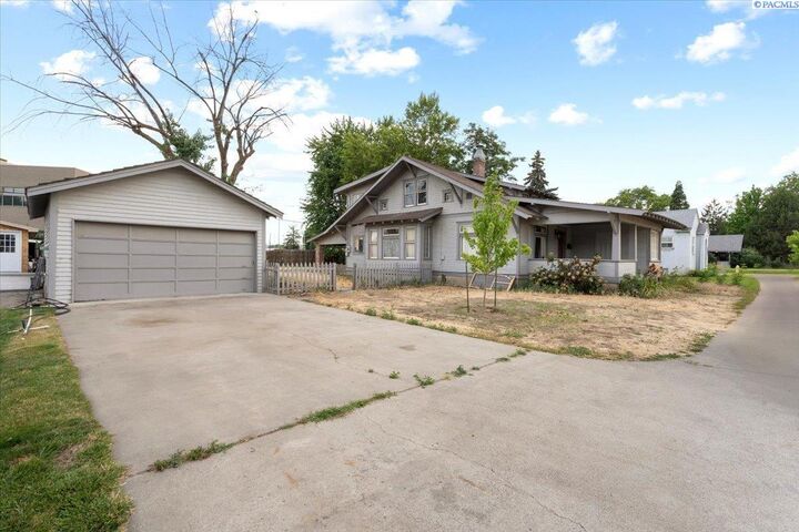 Property Photo:  1017 W Kennewick Ave  WA 99337 