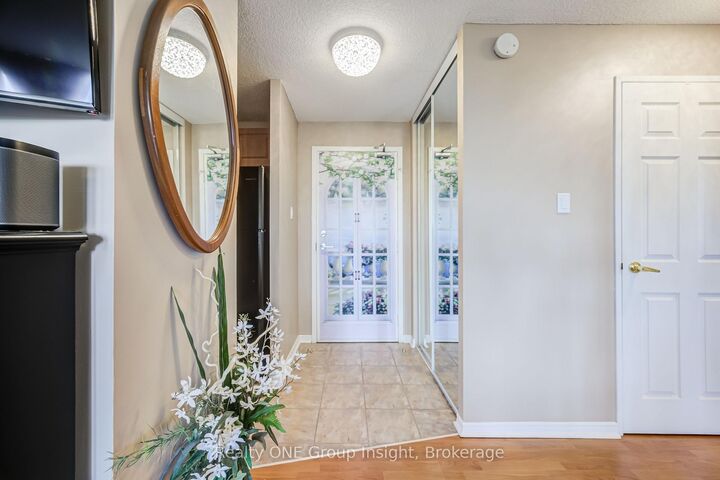 Property Photo: 2900 Battleford Road 516 ON L5N 2V9