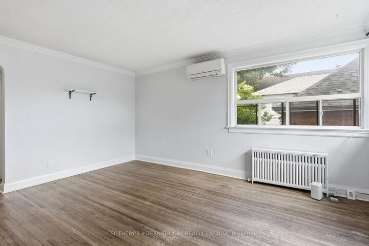 Property Photo:  676 Beresford Avenue Upper  ON M6S 3C5 