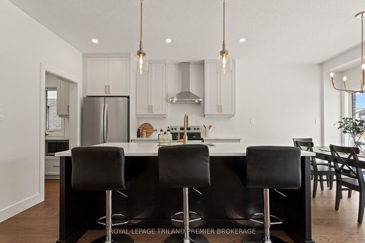 4375 Sagebrush Crescent — photo 1