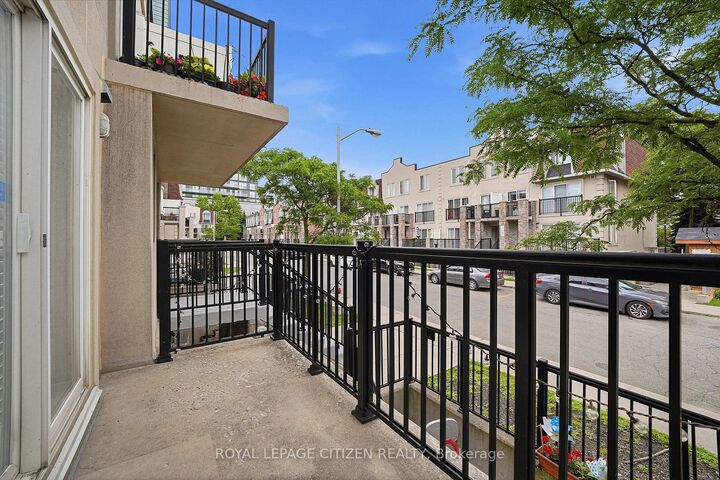 Property Photo: 75 George Appleton Way 2048 ON M3M 0A2