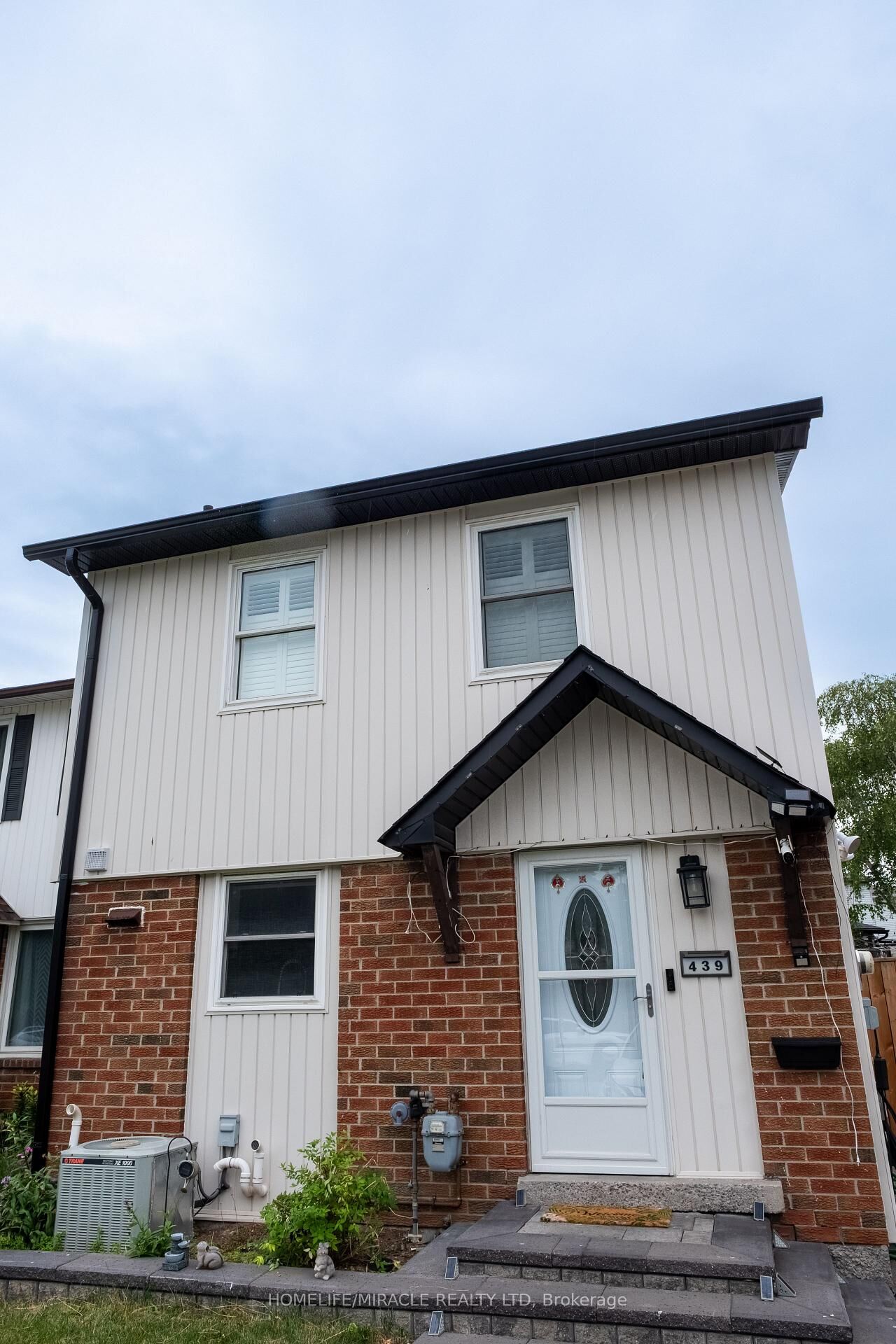 Property Photo:  439 Bristol Crescent  ON L1J 6M4 