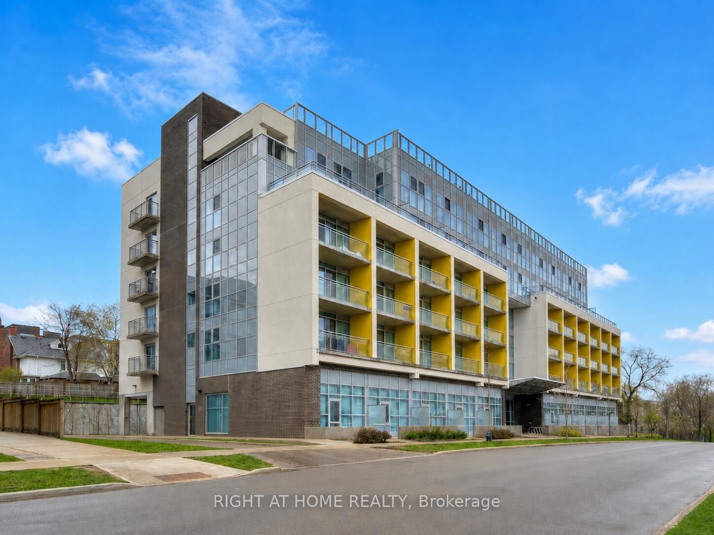 Property Photo:  257 Hemlock Street W 314  ON N2L 3R4 