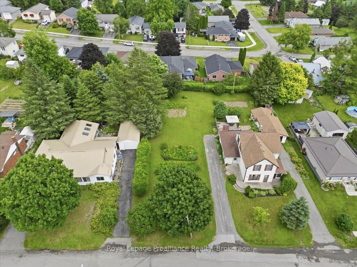 Property Photo:  183 Baker Street  ON K0K 3E0 