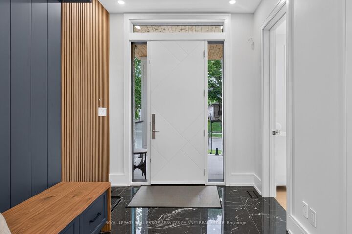 Property Photo: 1438 Garnet Avenue ON L5G 4C6