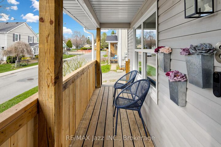 Photo de la propriété:  81 Harcourt Street  ON L1A 1M3 