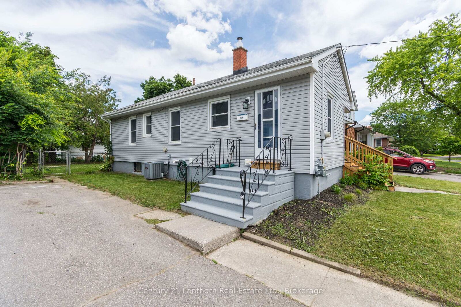 Property Photo:  151 Hastings Drive  ON K8N 1J7 