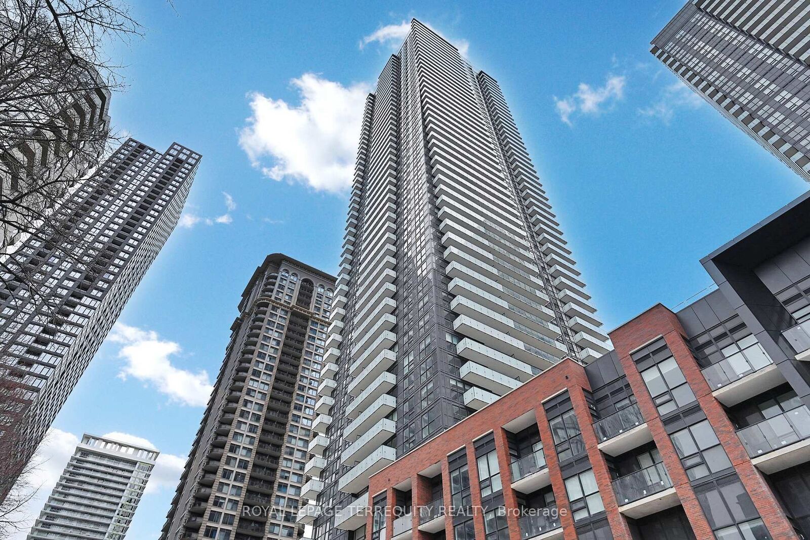 Property Photo:  430 Square One Drive 424  ON L5B 0L6 